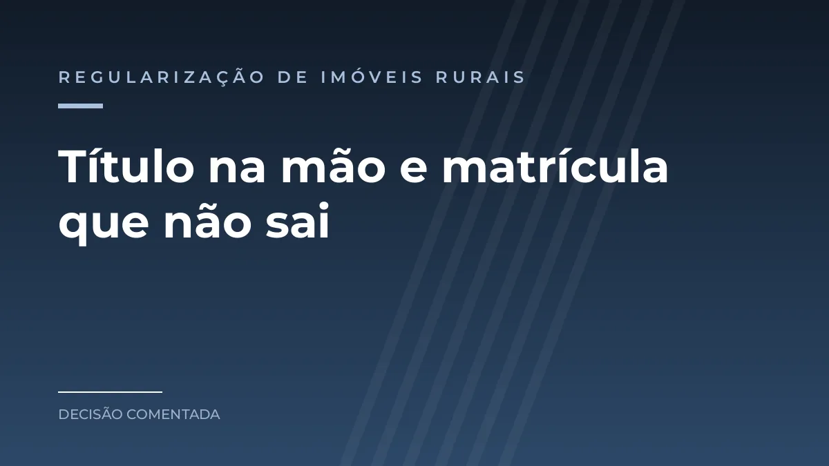 Arte azul com o texto Título na mão e matrícula que não sai