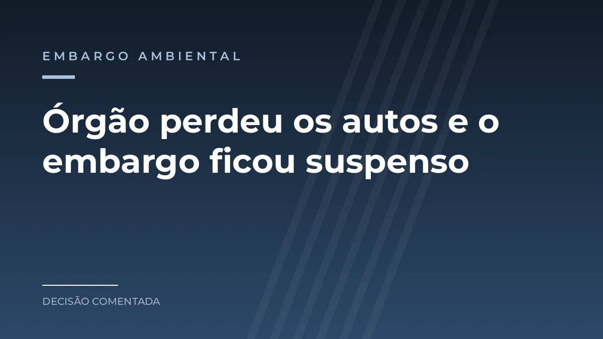 Arte azul com a categoria embargo ambiental e a frase sobre o órgão que perdeu os autos do processo administrativo